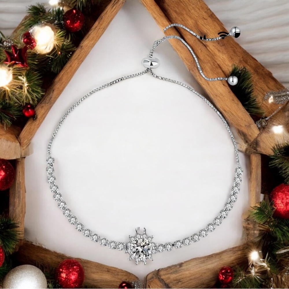 2 carat moissanite sunflower bracelet. NWOT beautiful sparkle